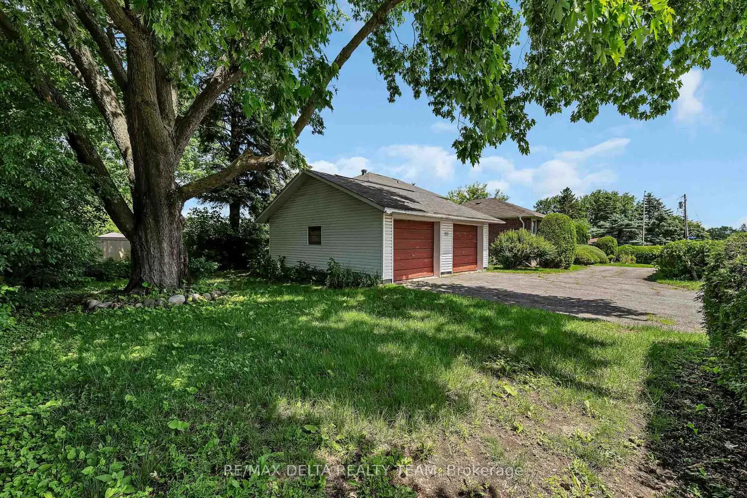 115 Meadowlands Drive photo 4