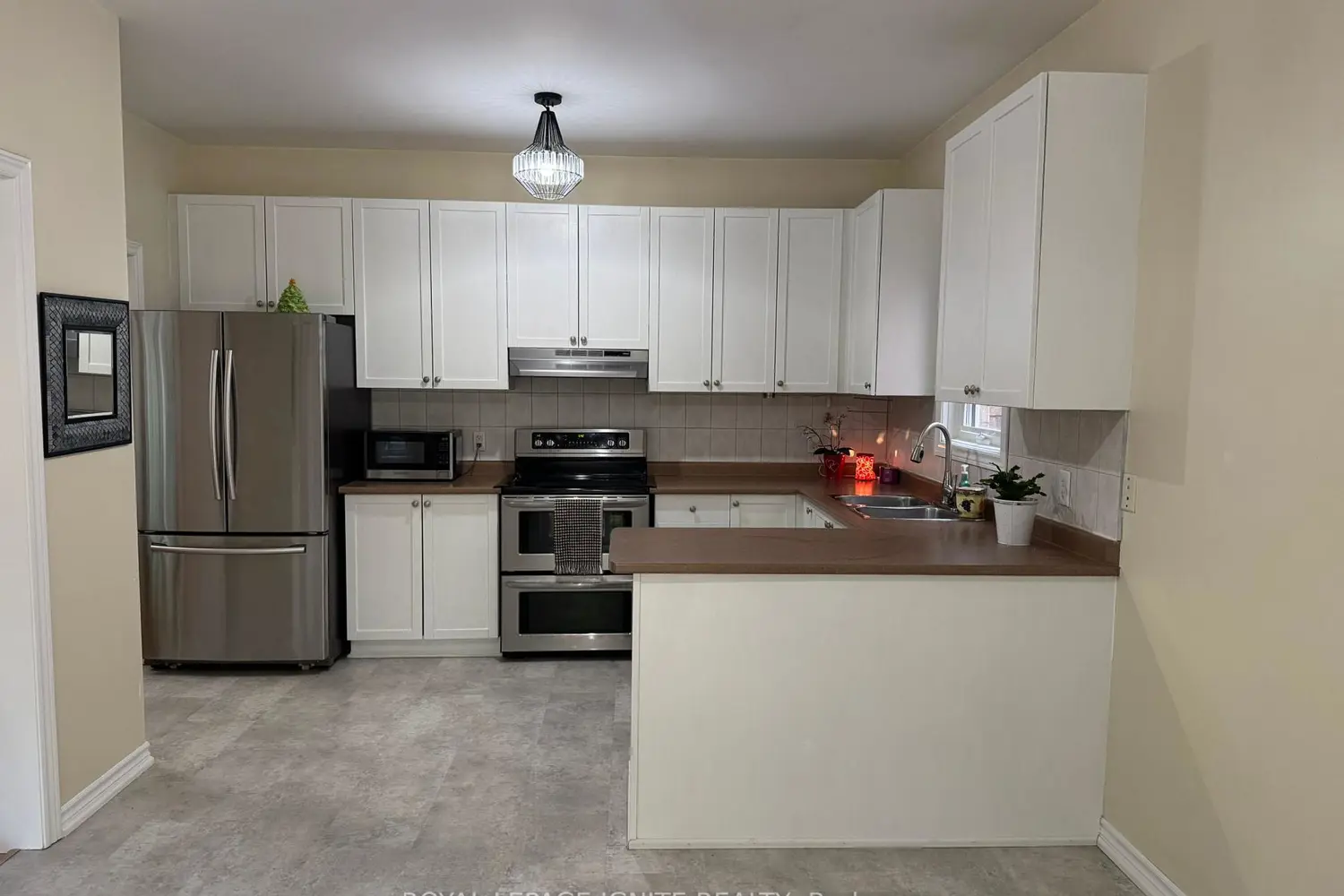90 Sir Jacobs Crescent photo 3