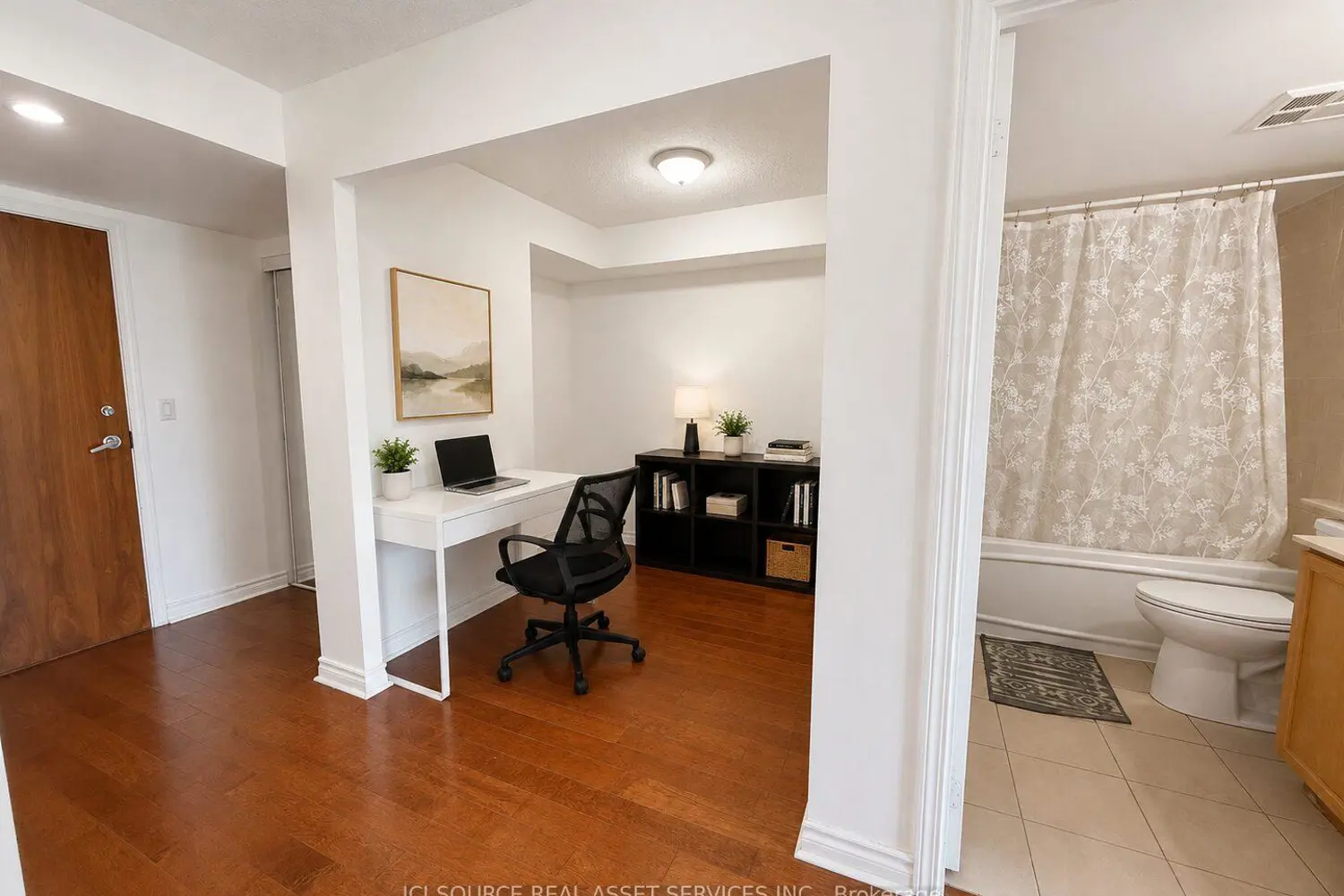 33 Elm Drive 607 photo 2