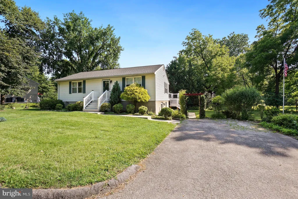 1721 Willis Dr, Baltimore, MD 21227 photo 2