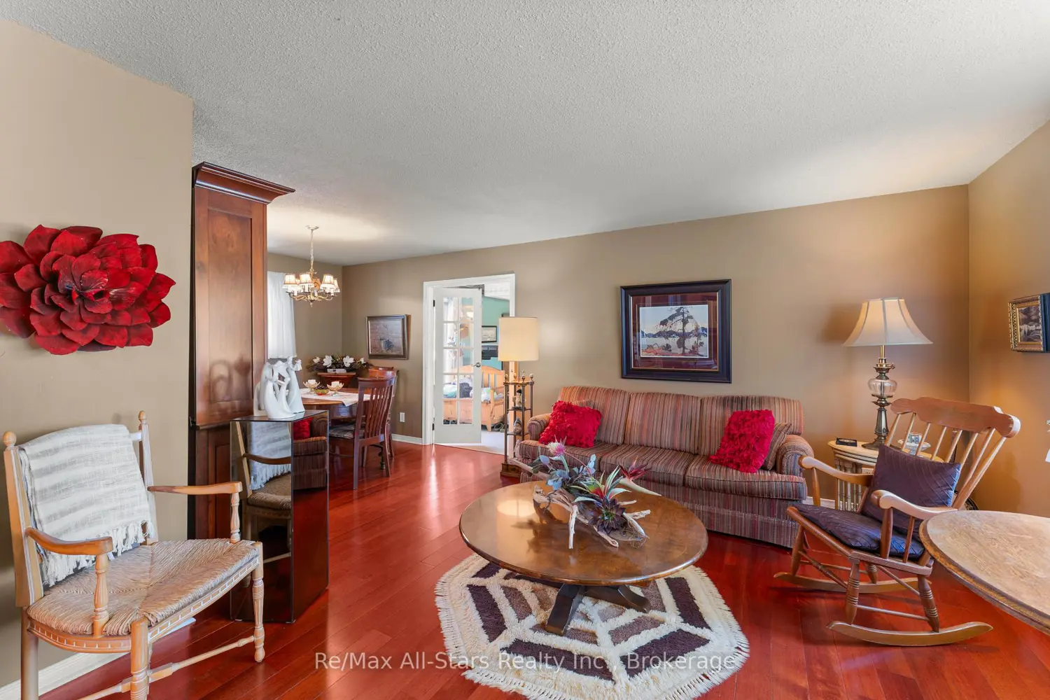 19 Janet Drive photo 3