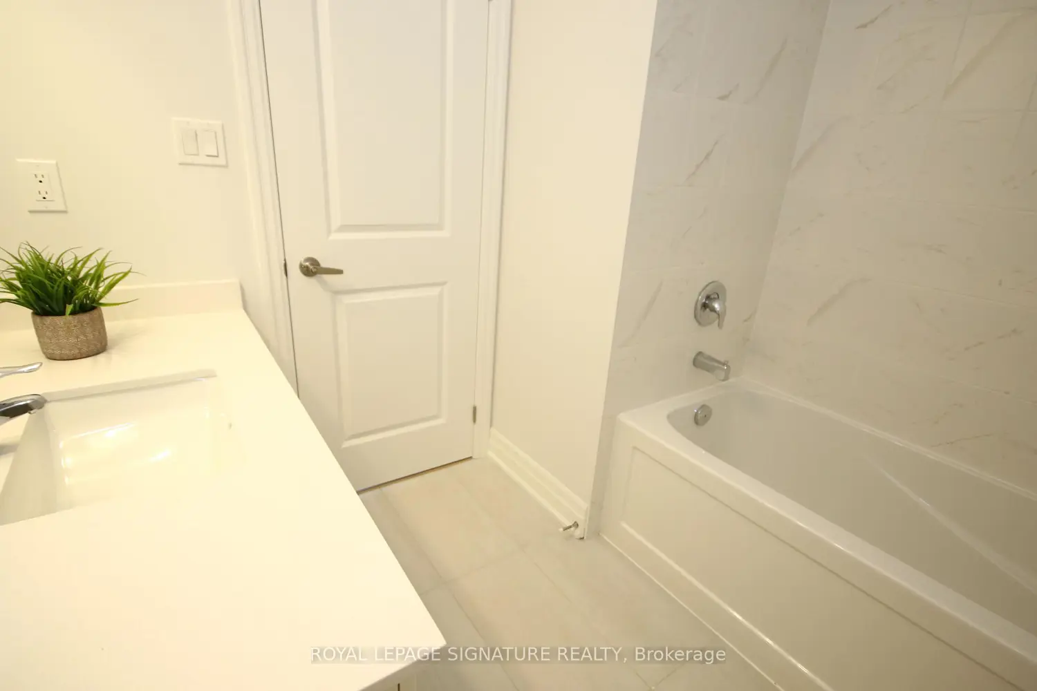 131 Union Boulevard photo 5