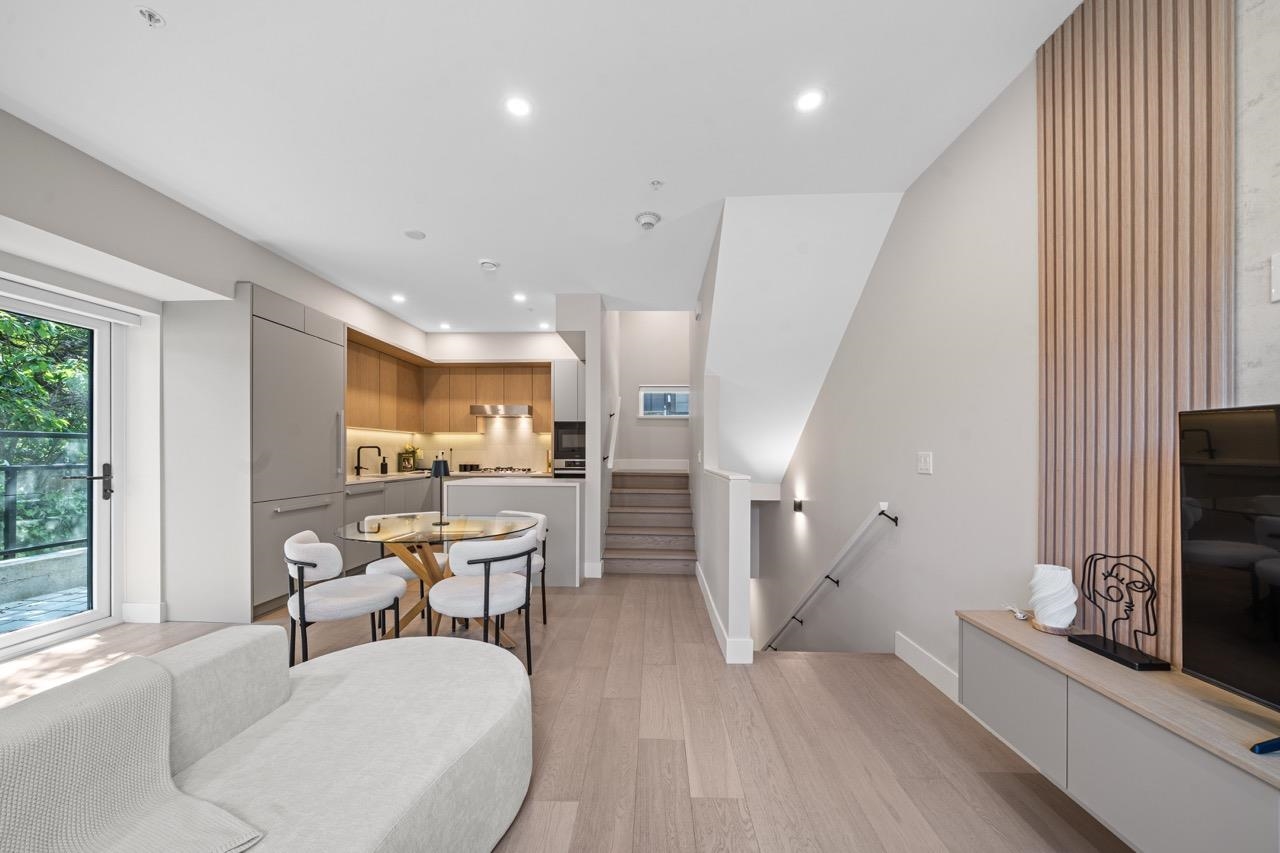 130 Woodstock Avenue W, Vancouver, BC, V5Y 0P4