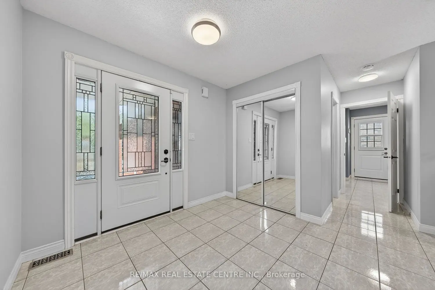111 Hume Drive photo 2