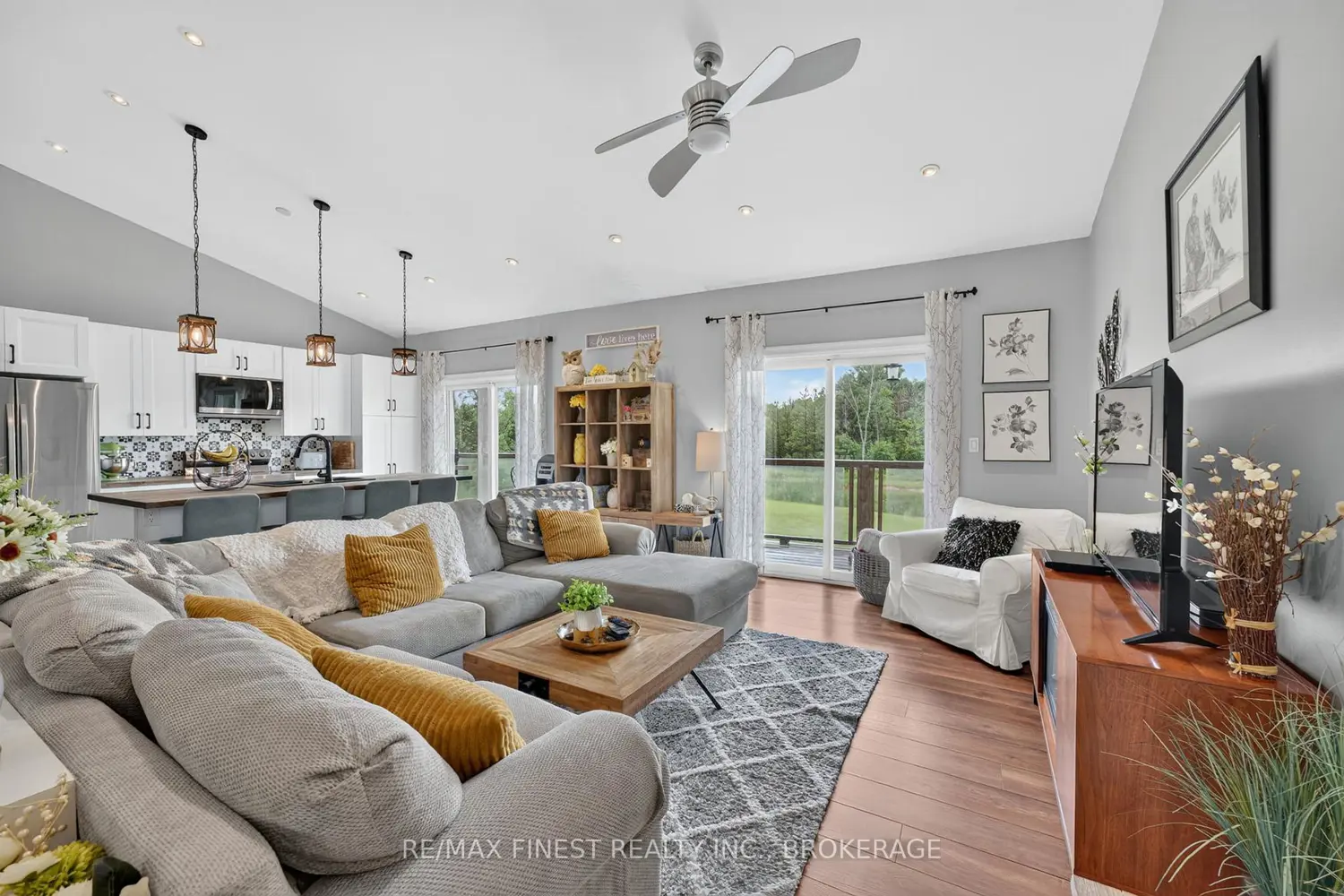 689 Glennelm Road photo 2