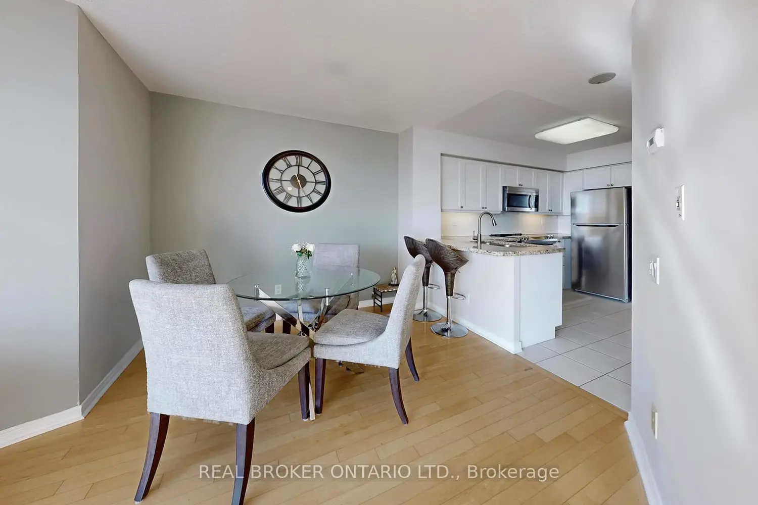30 Harrison Garden Boulevard 2705 photo 3