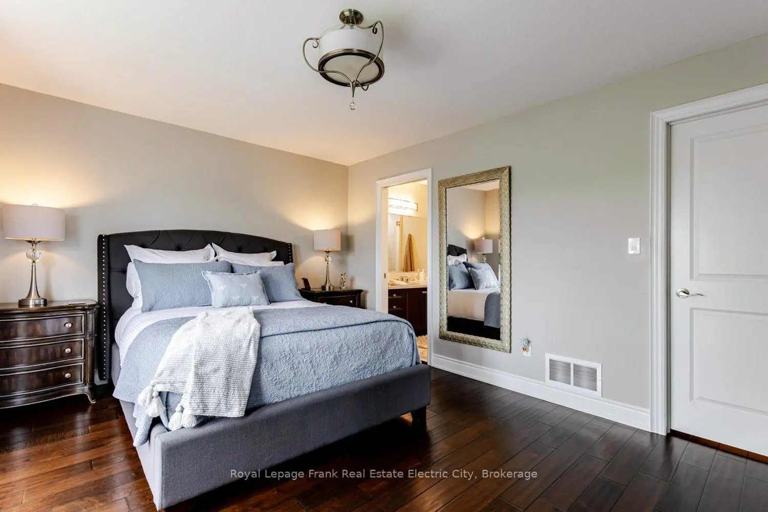 519 Grange Way photo 4