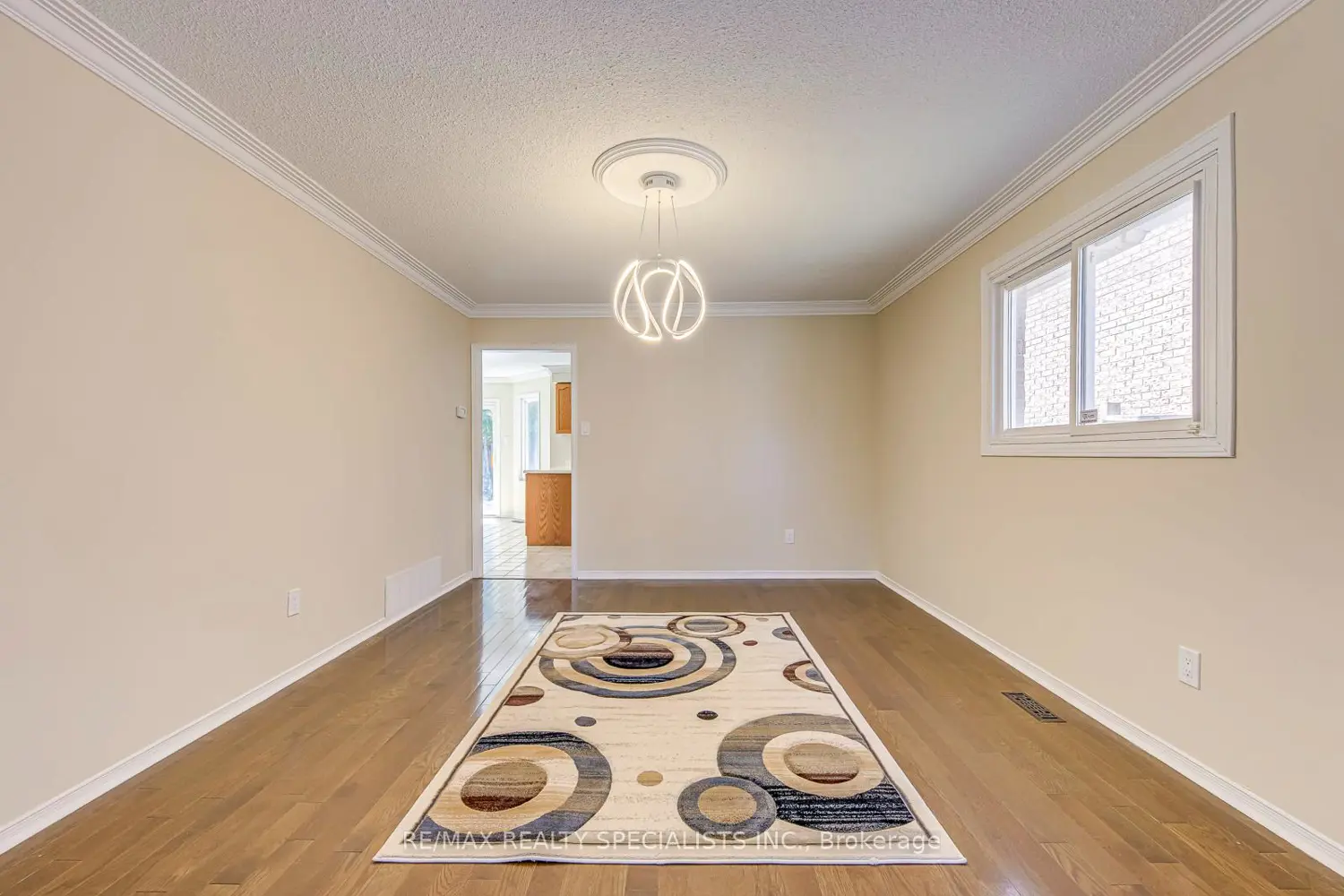 102 Sunforest Drive photo 4