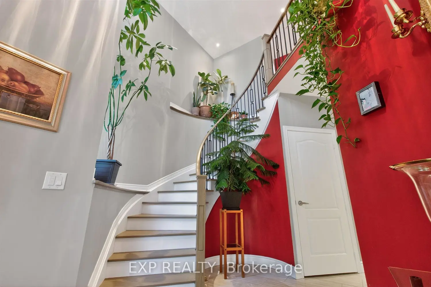 82 Castelli Court photo 2