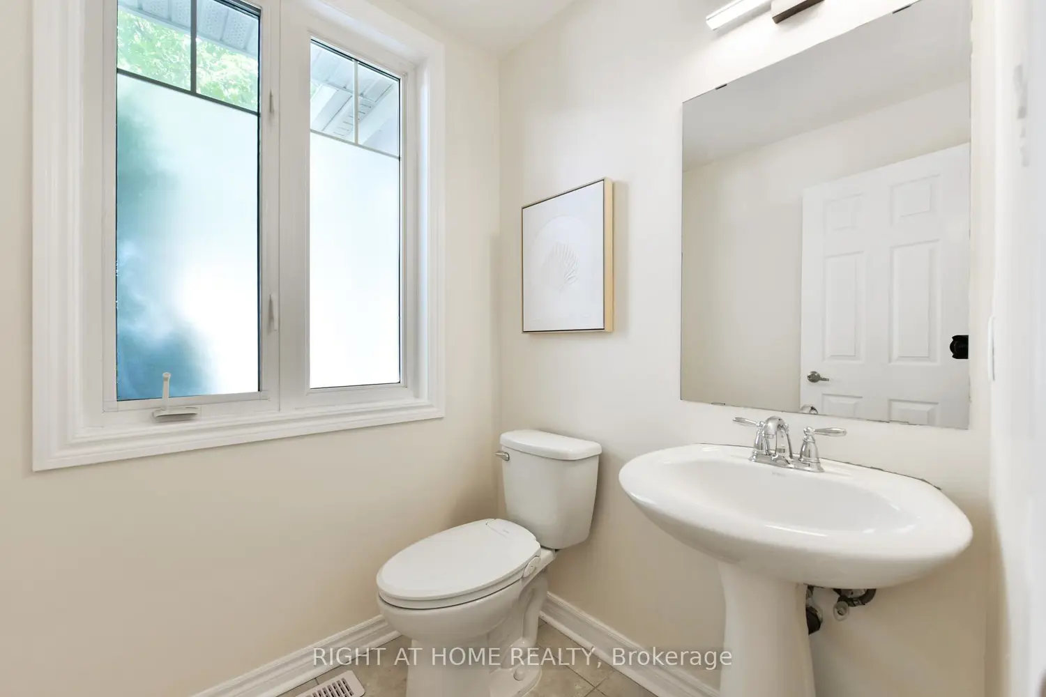 1053 Pampero Crescent photo 5