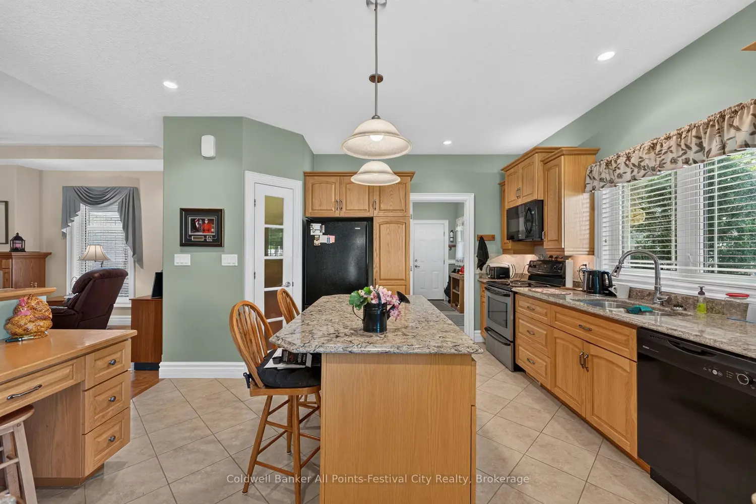 136 Bethune Crescent photo 5