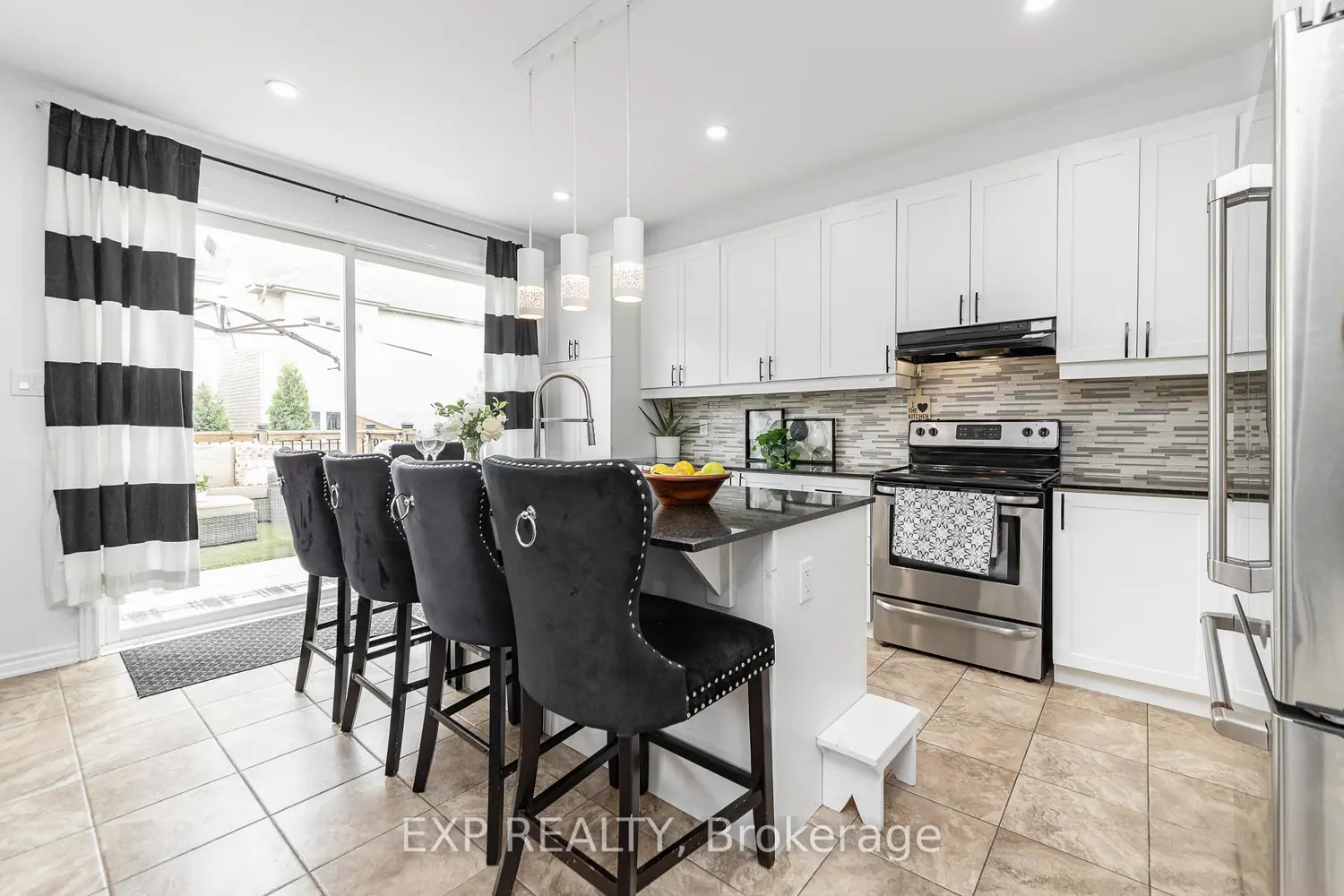 155 Lily Pond Street photo 2