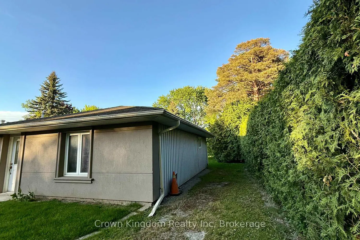 1967 Southview Drive photo 2
