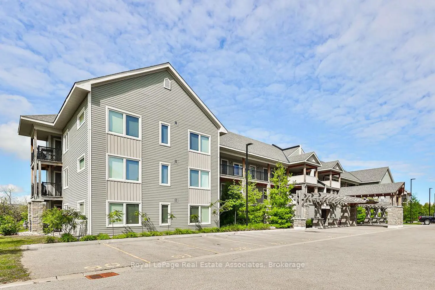 4 Anchorage Crescent 302 photo 2
