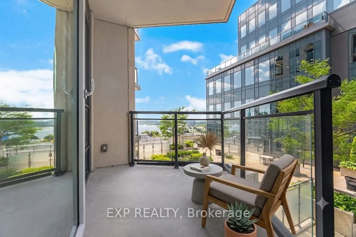 111 Worsley Street 401