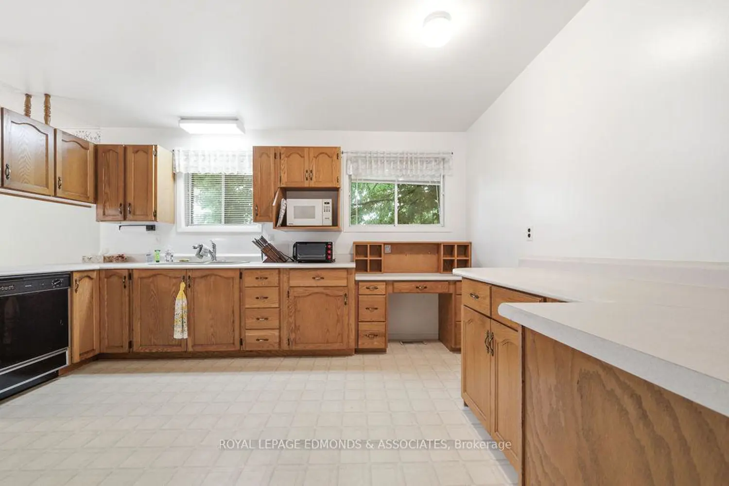 130 Town Line Road photo 5