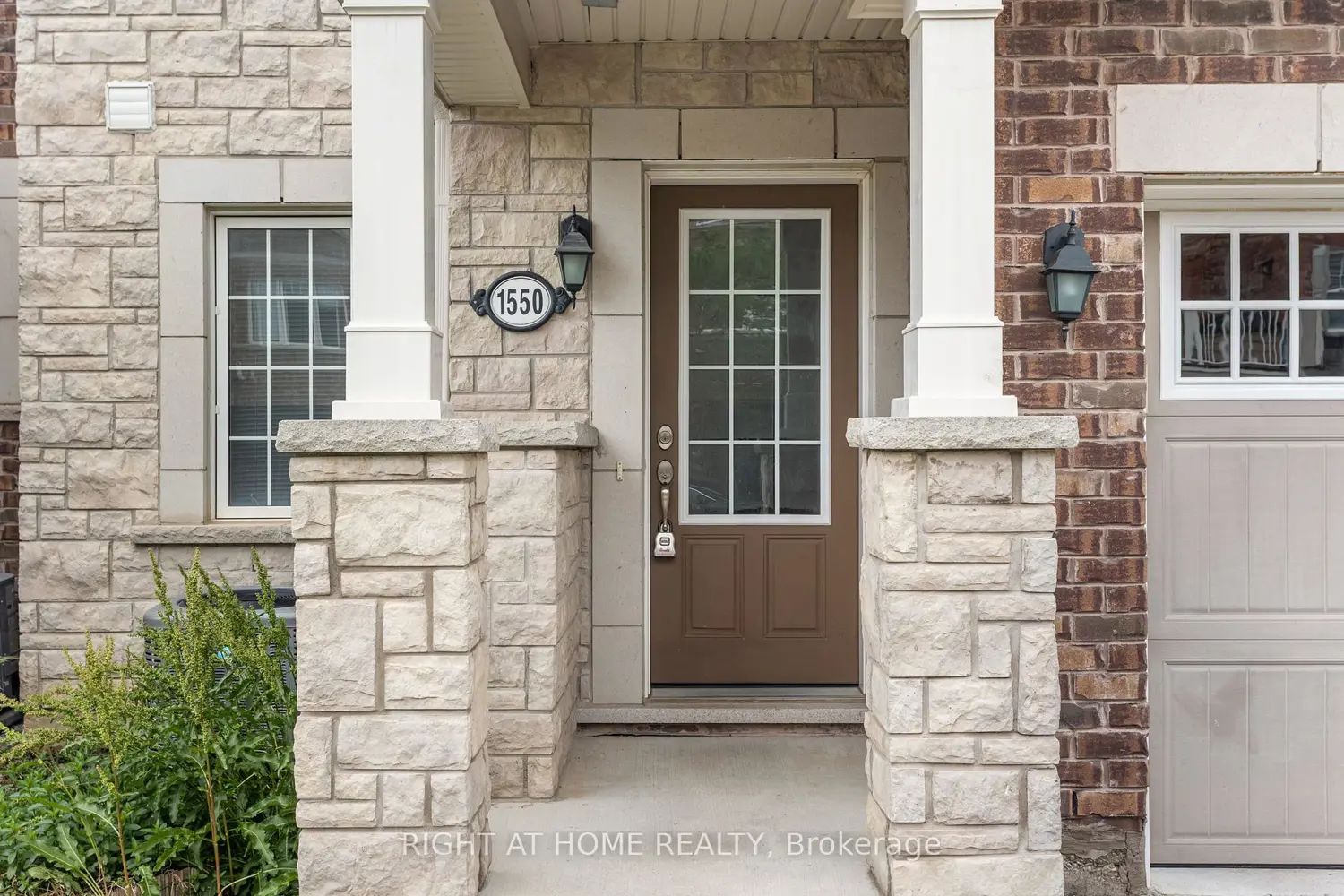 1550 Gainer Crescent