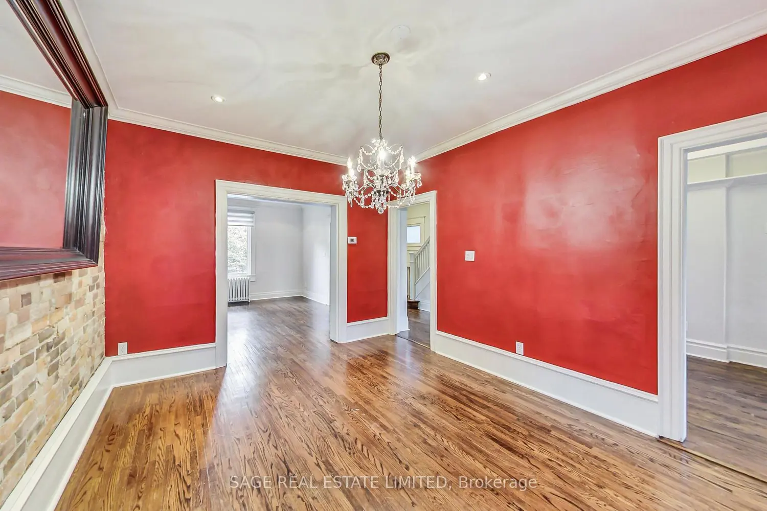 46 Alberta Avenue photo 3