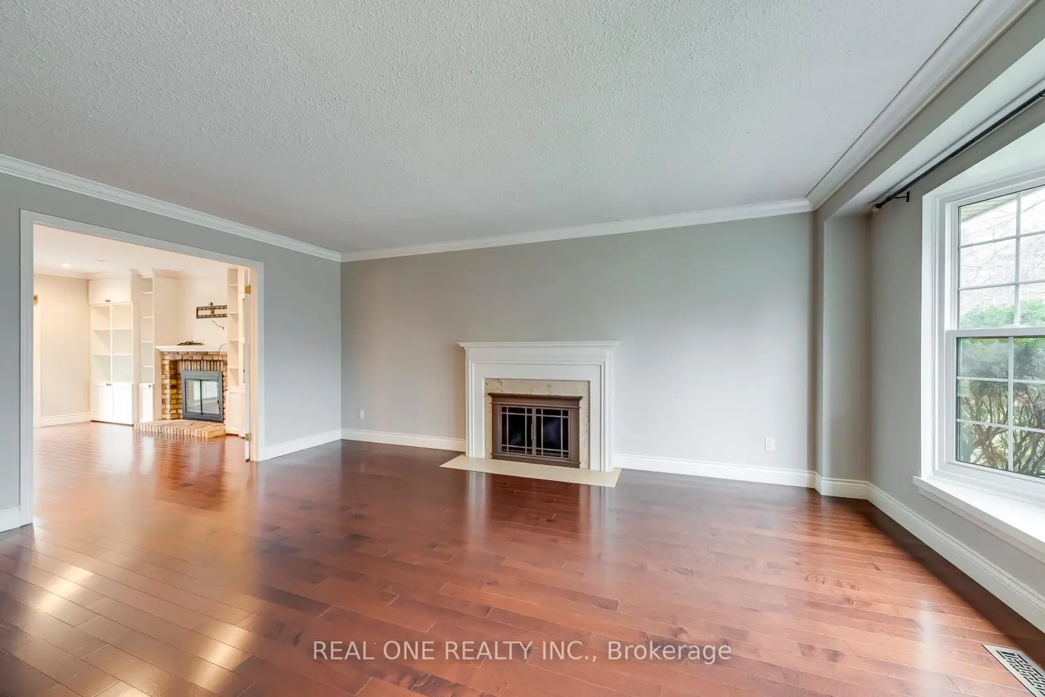 120 Blyth Crescent photo 5