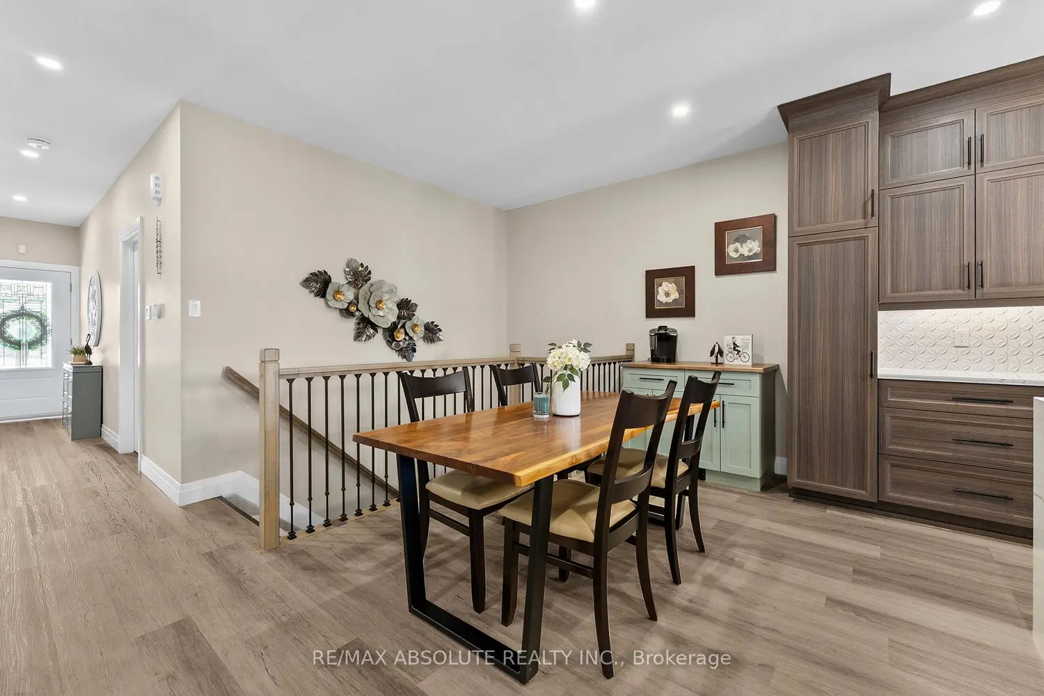 323 Forestview Crescent photo 5