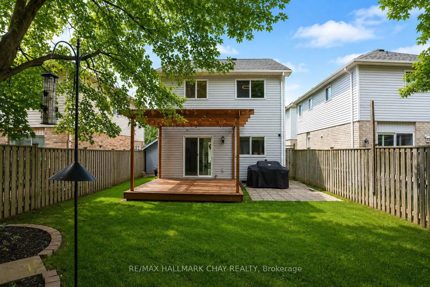 100 Copeman Crescent photo 3