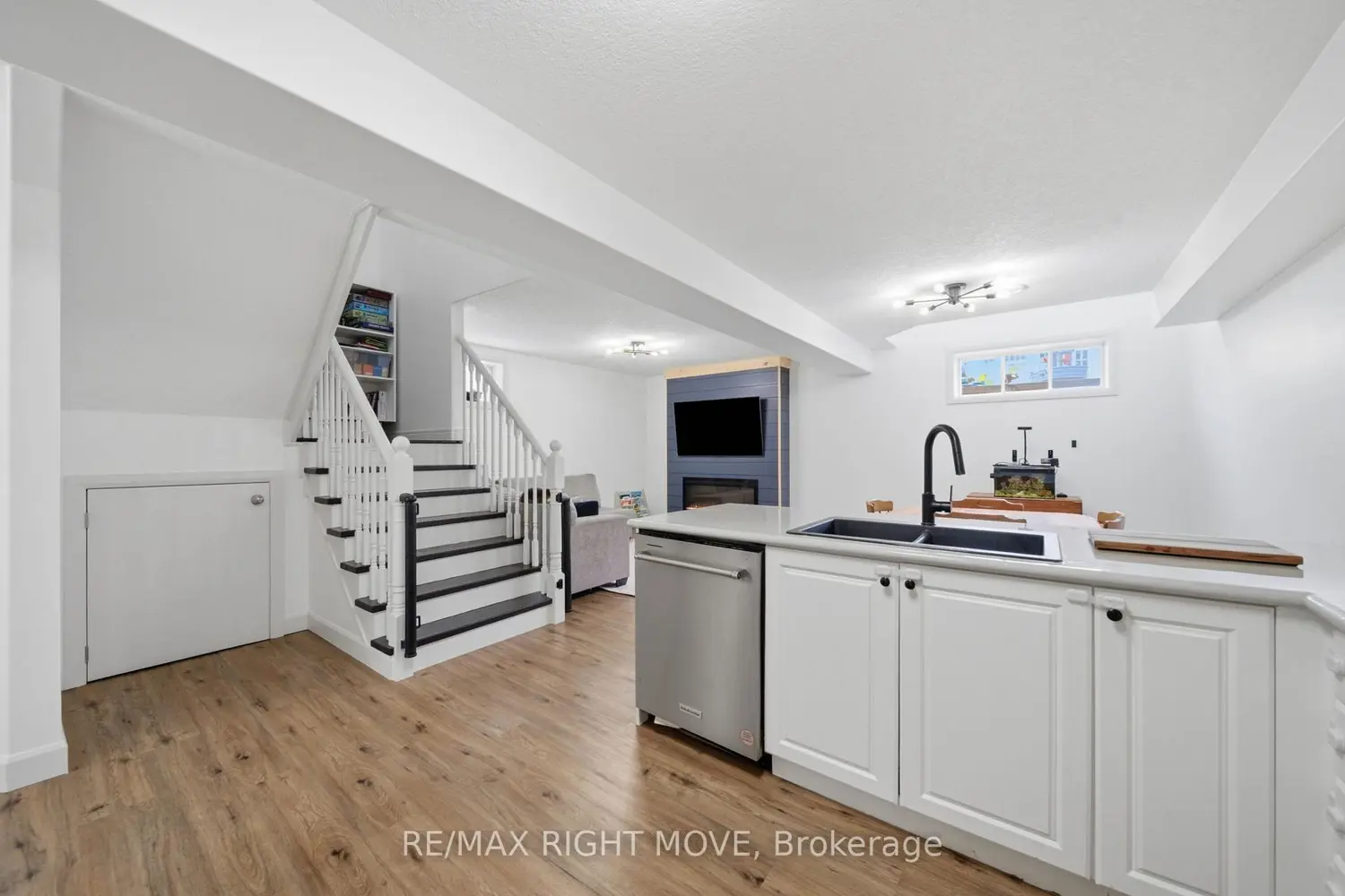 90 Pearl Drive photo 5
