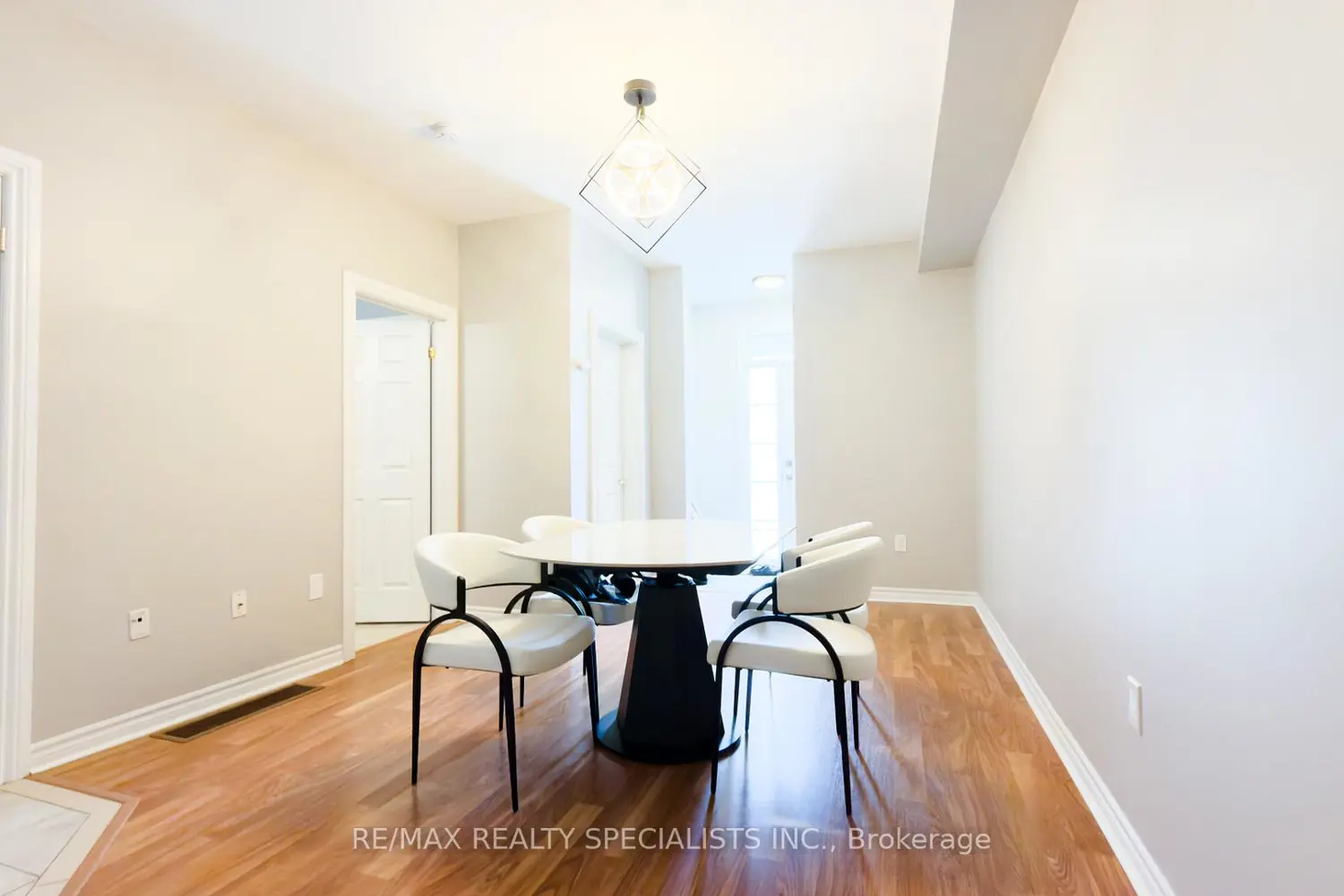 111 Civic Centre Drive photo 4