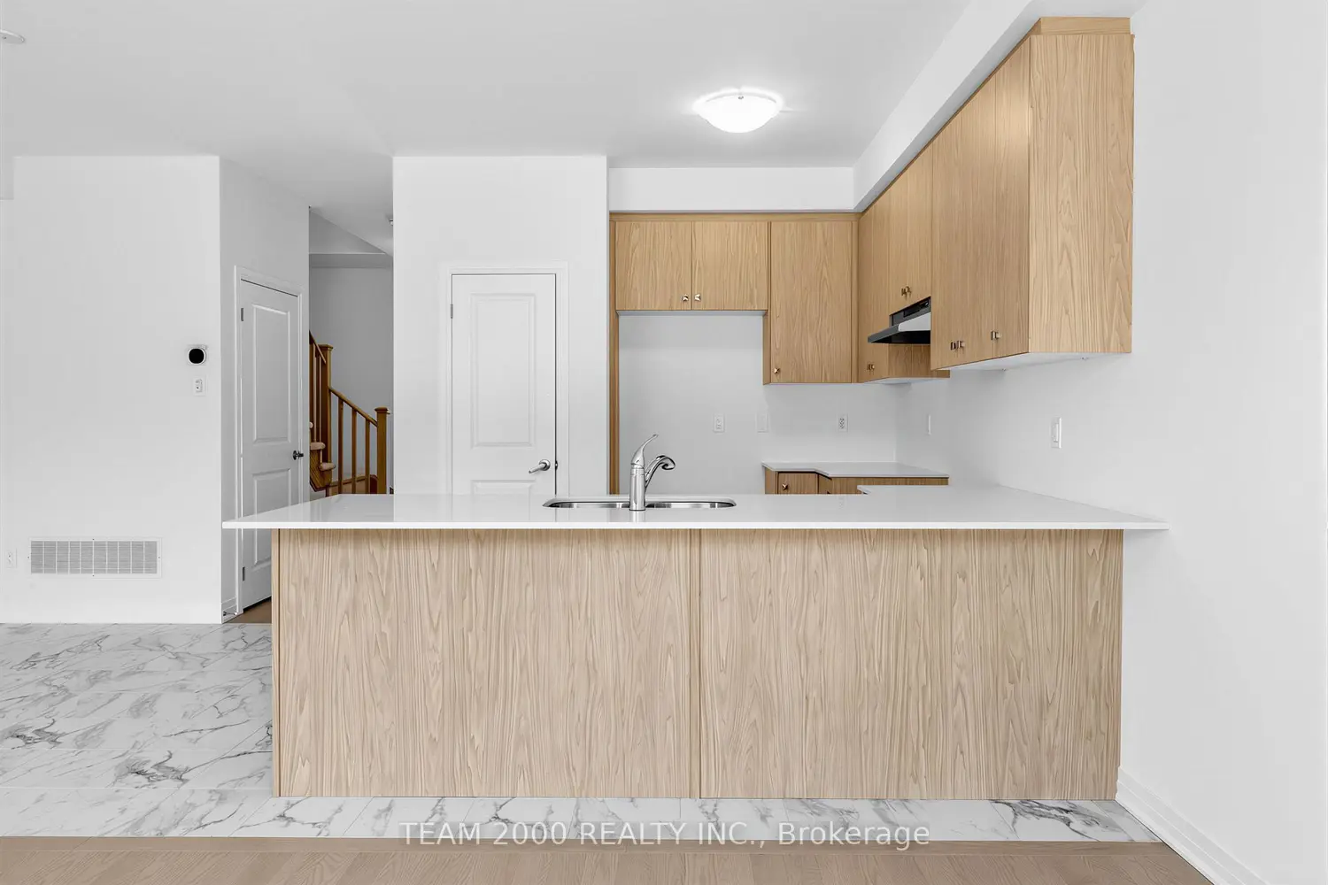887 Douro Street photo 5