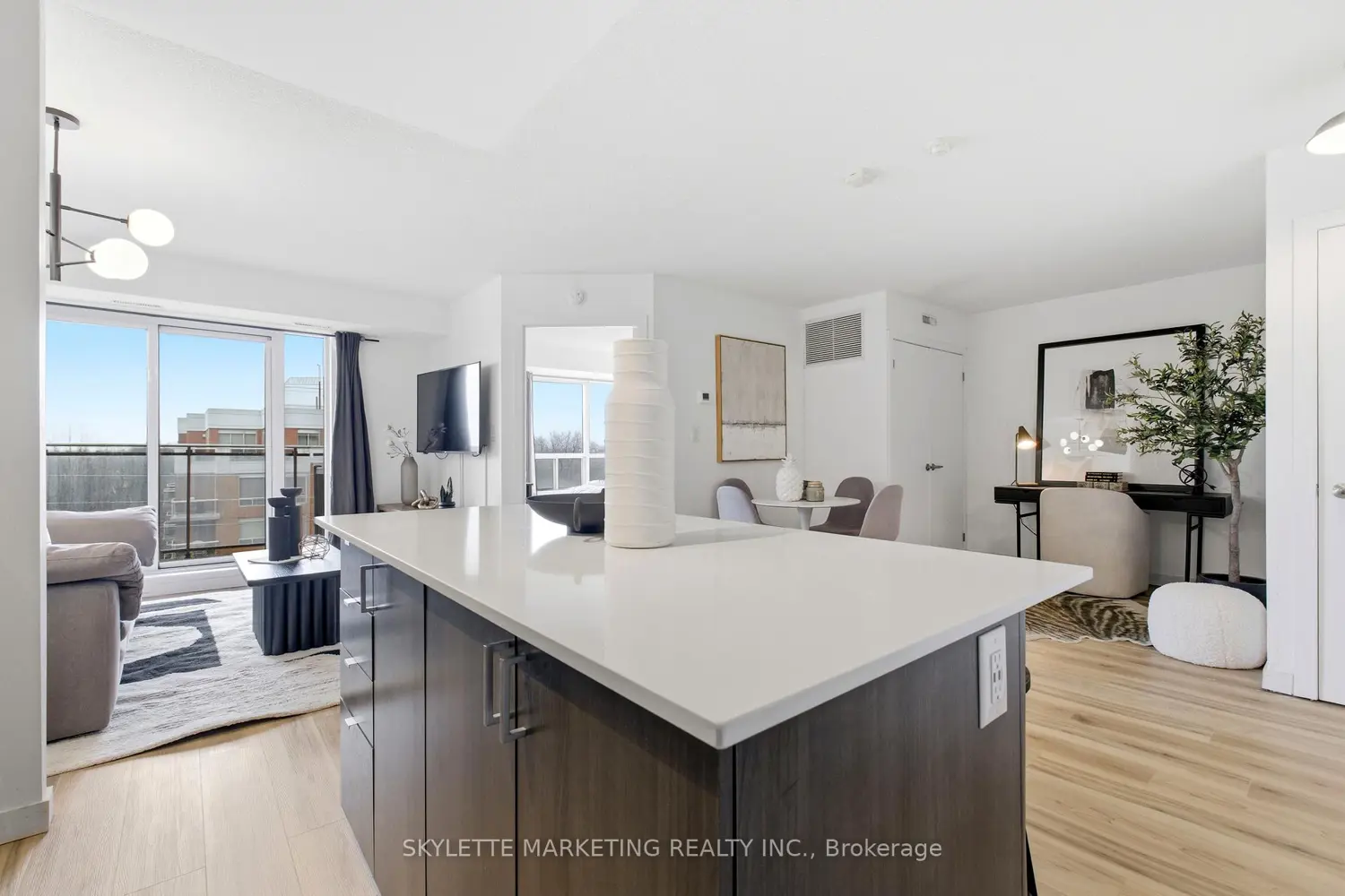 801 Sheppard Avenue 701 photo 3