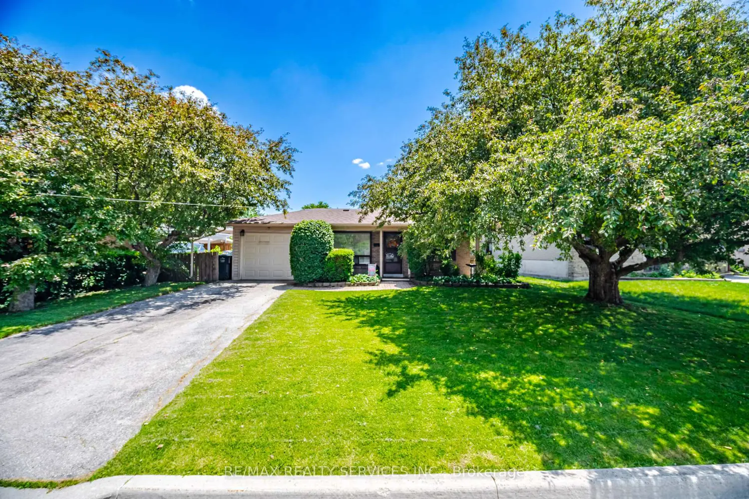 15 Ferndale Crescent