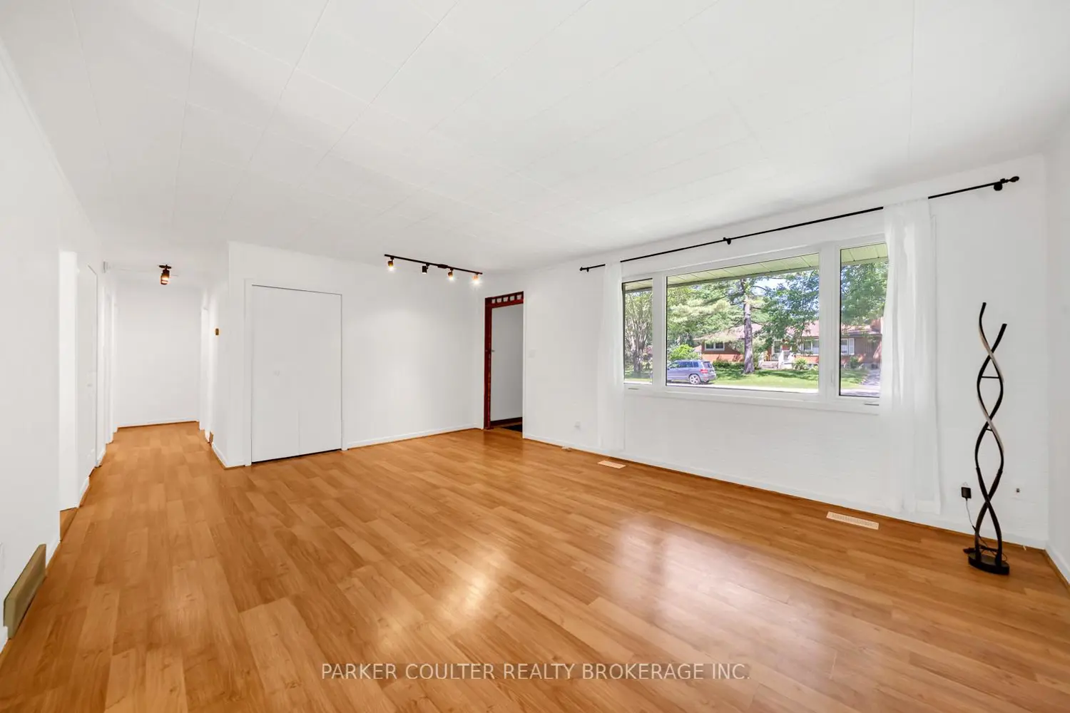 85 Evans Avenue photo 4