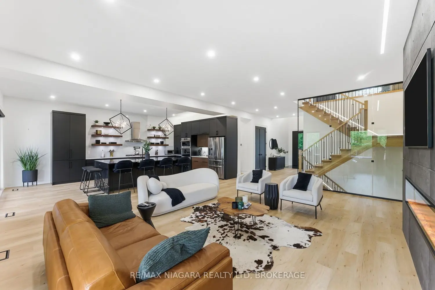 3621 Gunning Drive photo 4