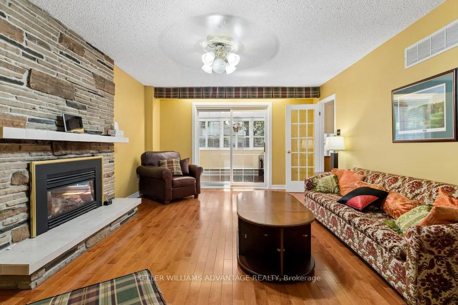 2192 Castlestone Court photo 3