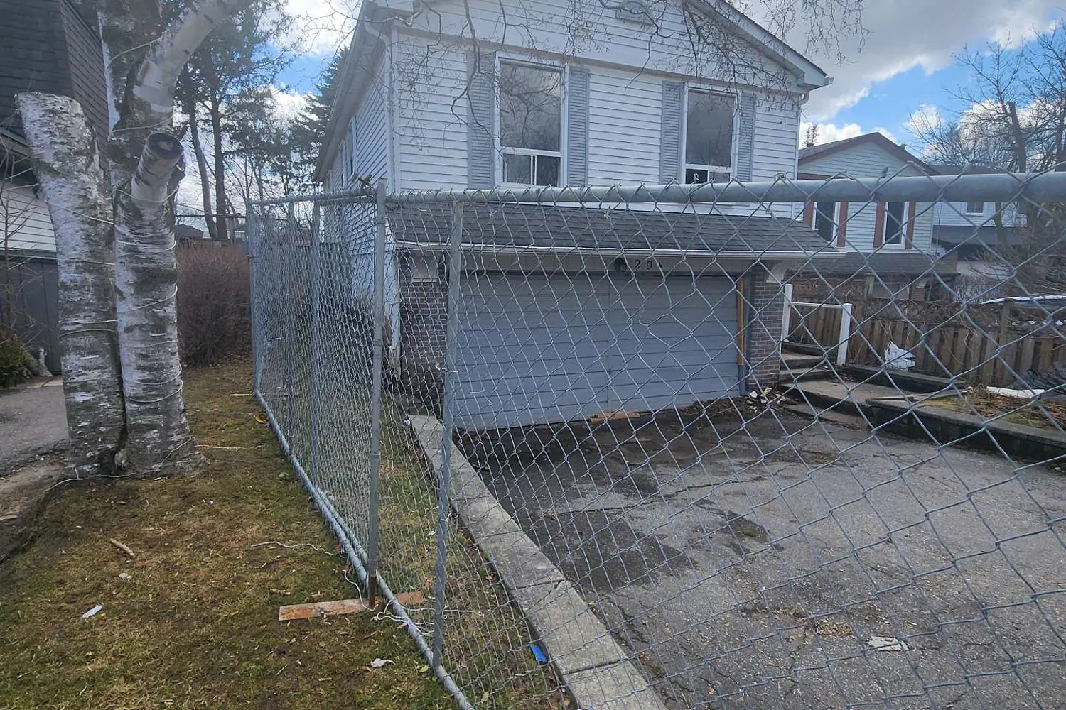 29 Lillooet Crescent photo 3