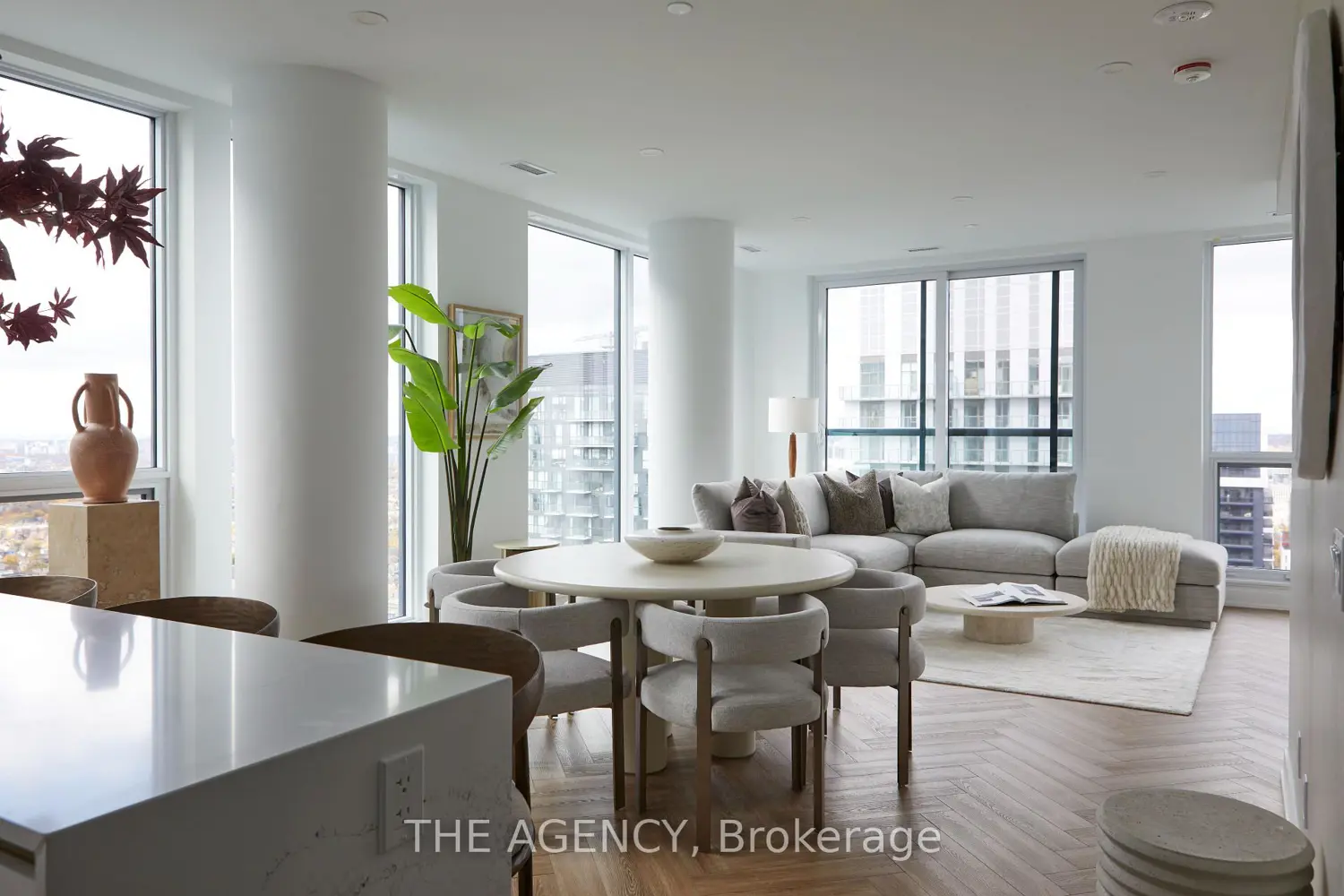 327 King Street Ph04