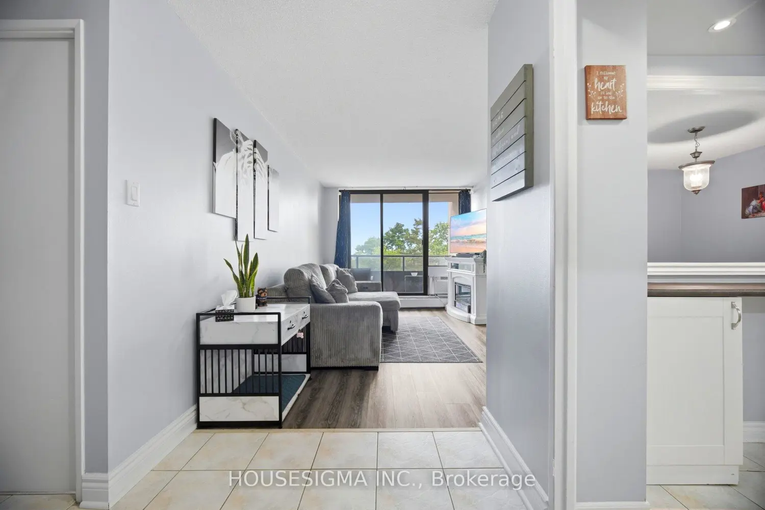 2929 Aquitaine Avenue 408 photo 3