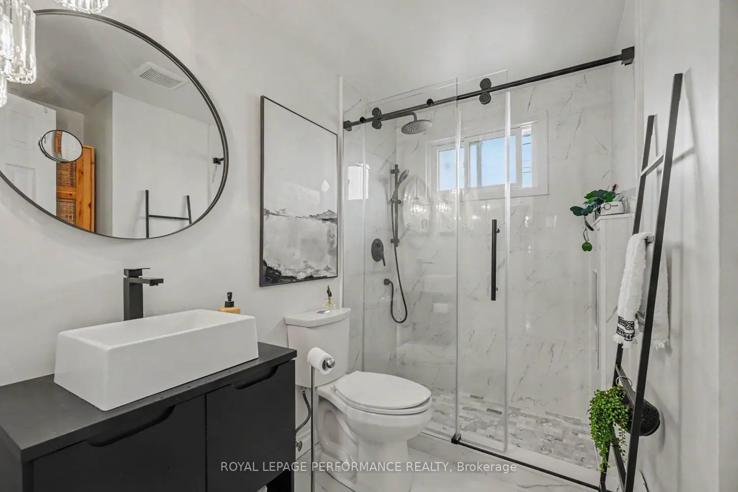 1497 Blackheath Street photo 5