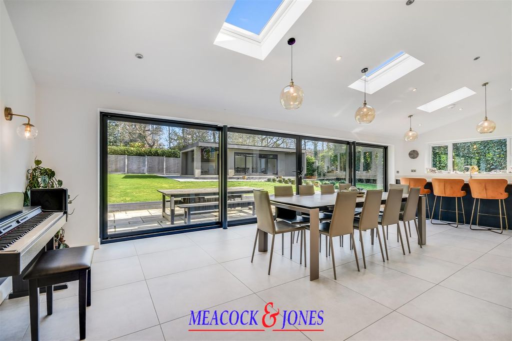 5 bed detached house for saleSilver Birches, Hutton, Brentwood CM13 photo 3
