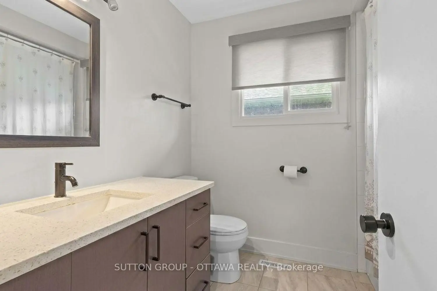 2087 Haig Drive photo 4