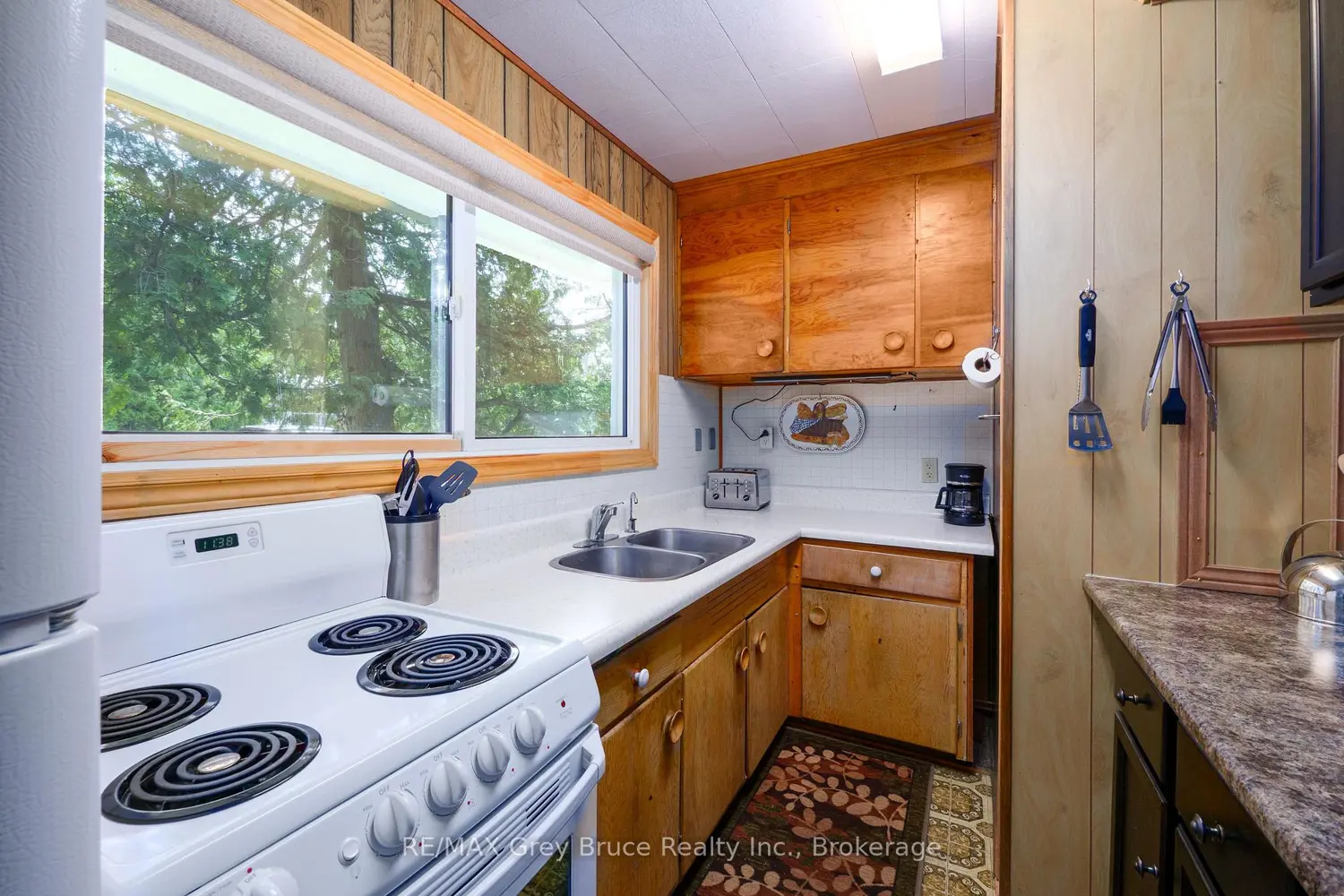 610 Second Avenue photo 2