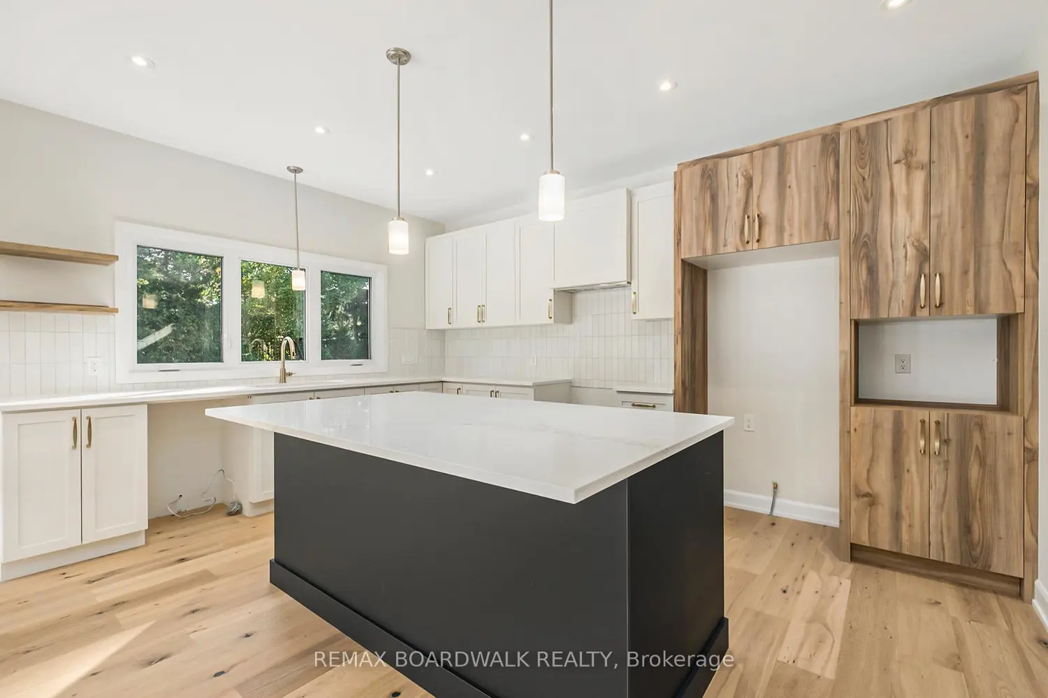 1064 Chablis Crescent photo 4