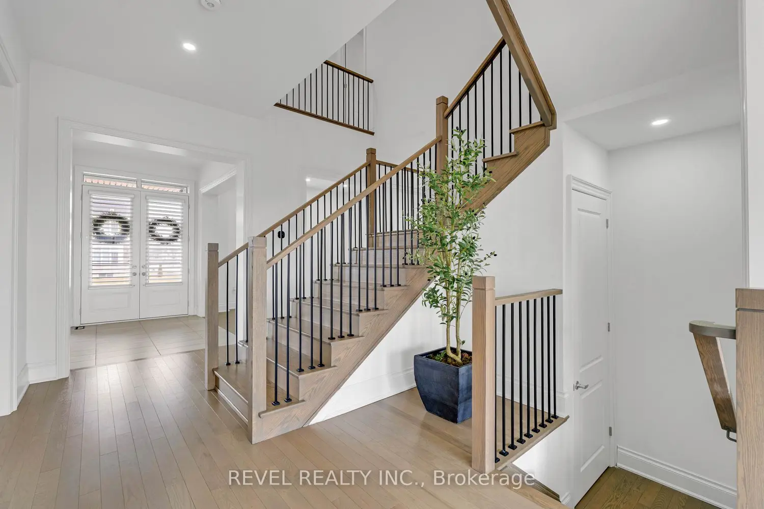 77 Marigold Boulevard photo 2