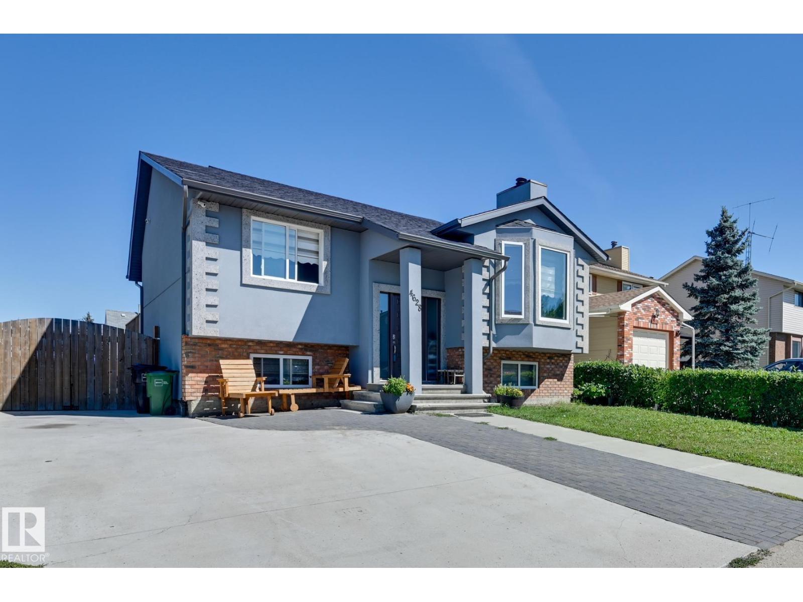 4628 37 Avenue NW, Edmonton, AB, T6L3V1