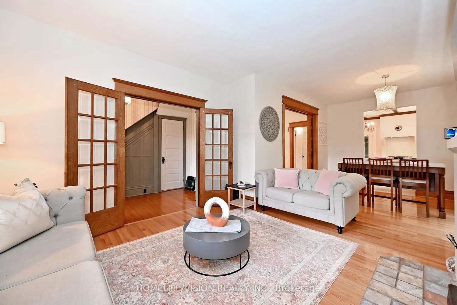 135 Elgin Street photo 2