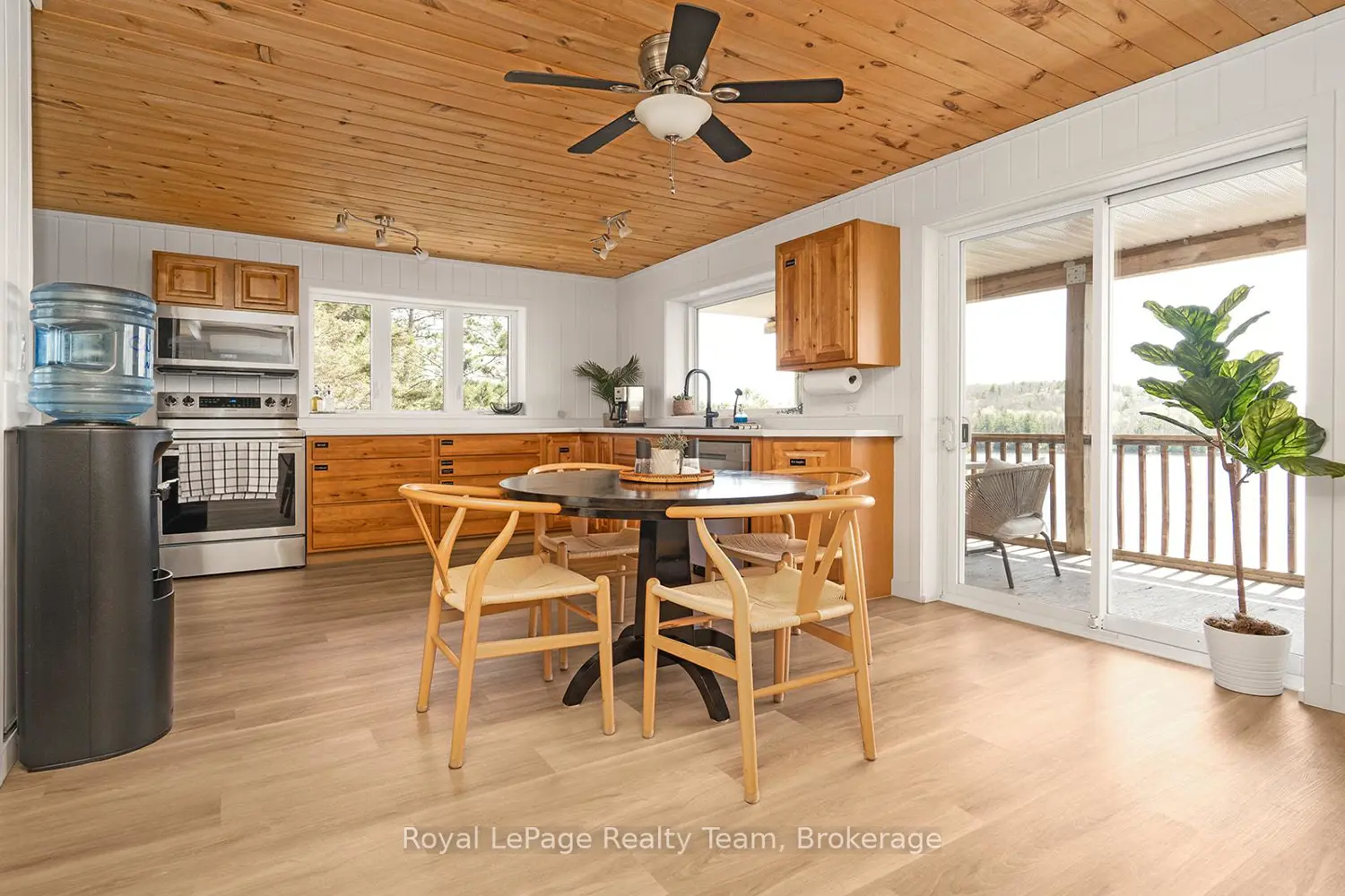 475 Waterfalls Road photo 2