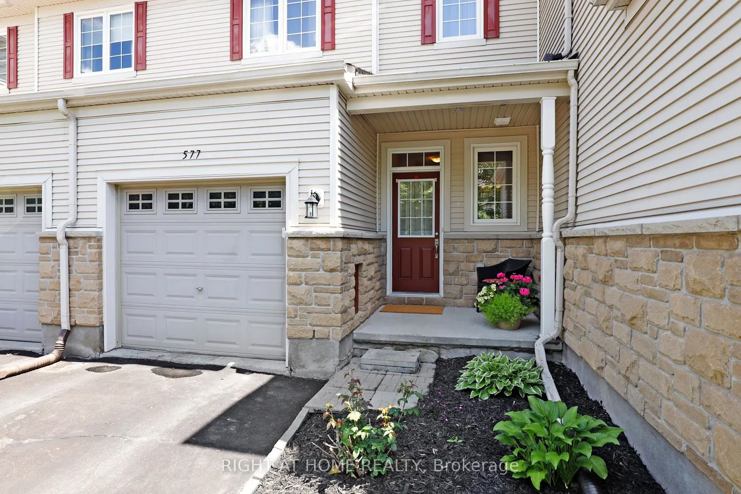 577 Ashbourne Crescent