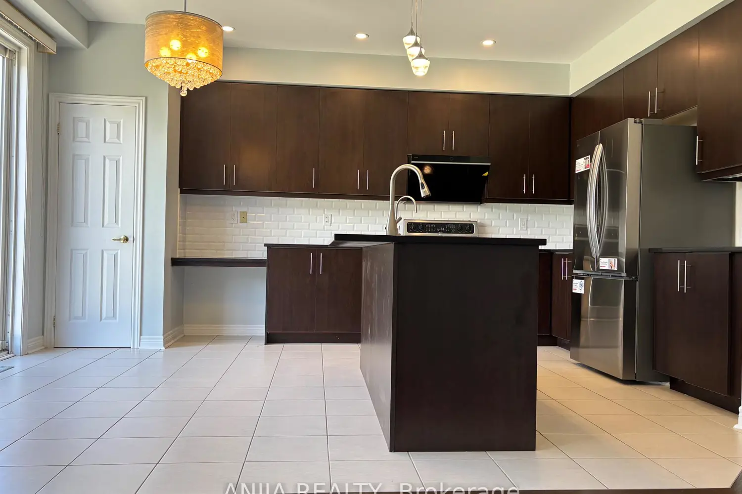 220 Hazelton Avenue photo 4