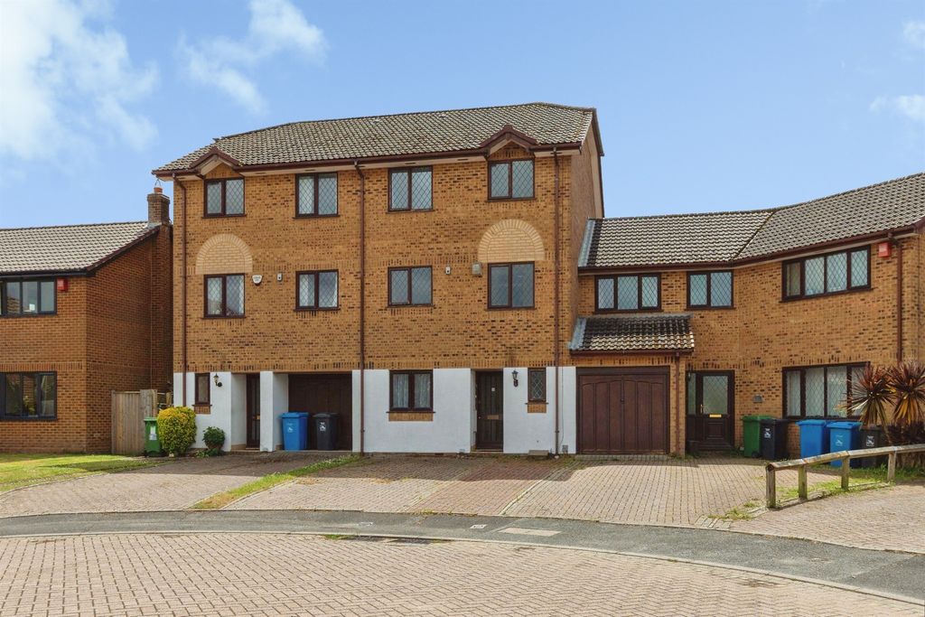 4 bed property for saleBaverstock Road, Poole BH12