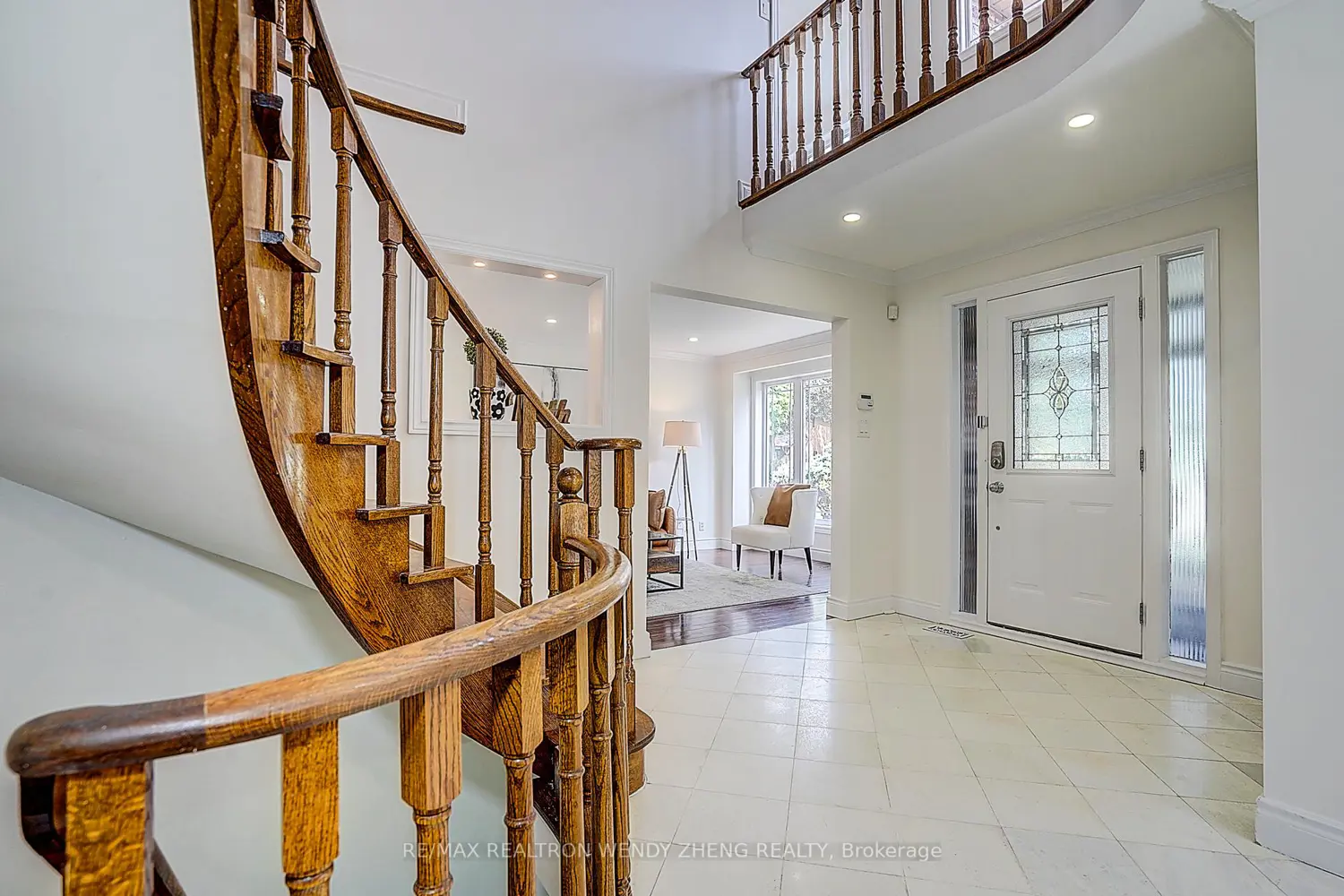 1 Evergreen Crescent photo 3