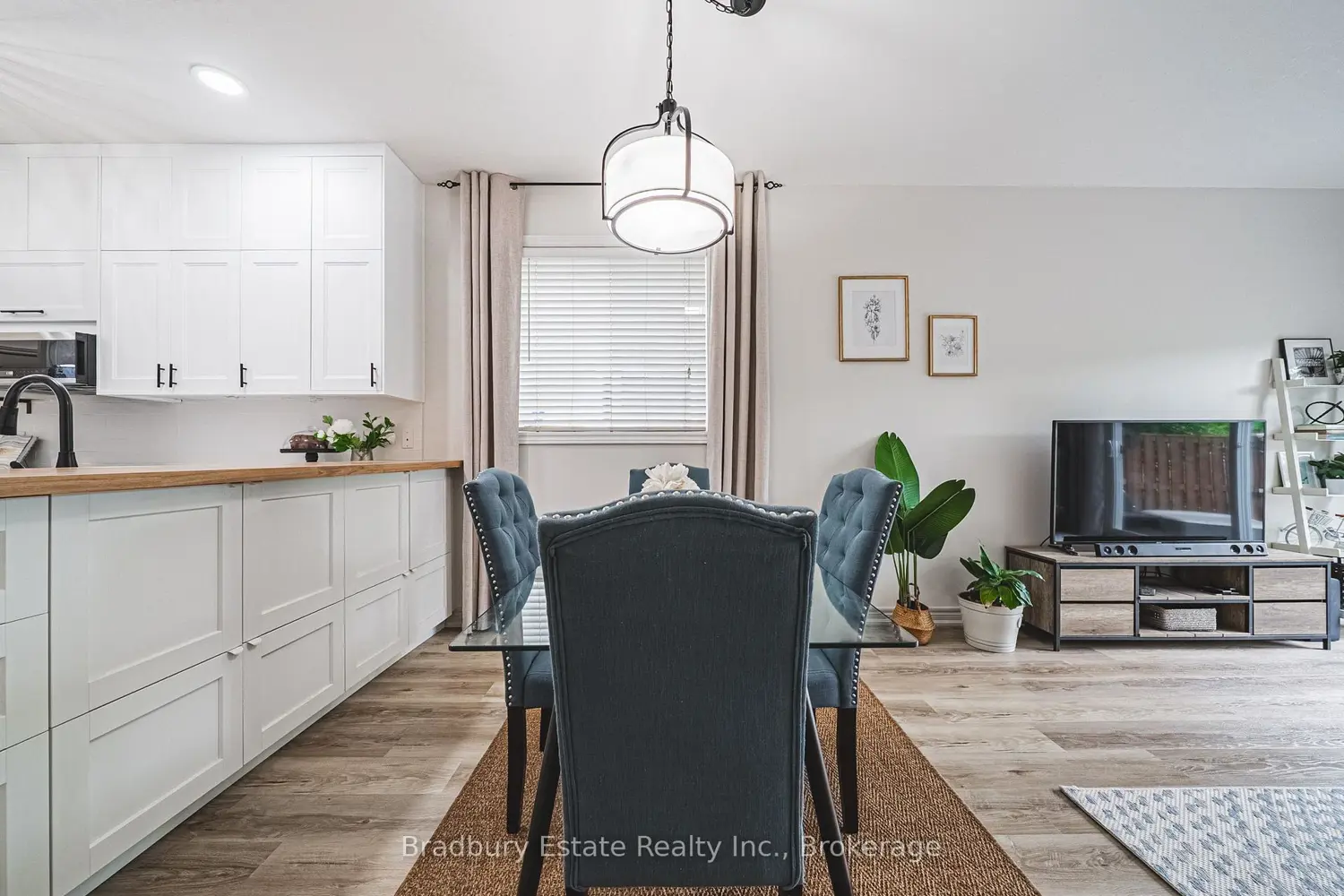 1401 Treeland Street photo 4